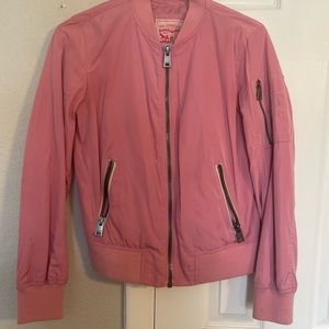 Levi’s sleek, pink jacket